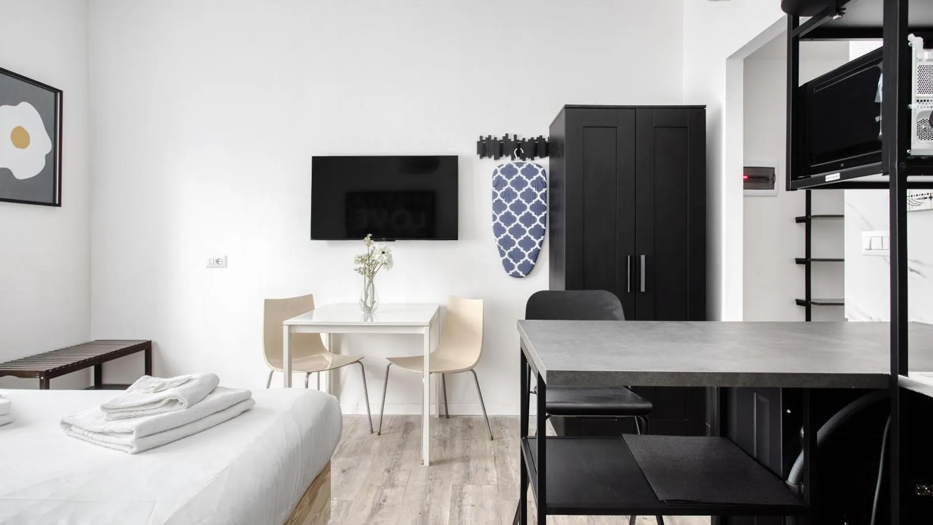 Apartment Joivy Elegant Double Studios Near Subway Station Milan