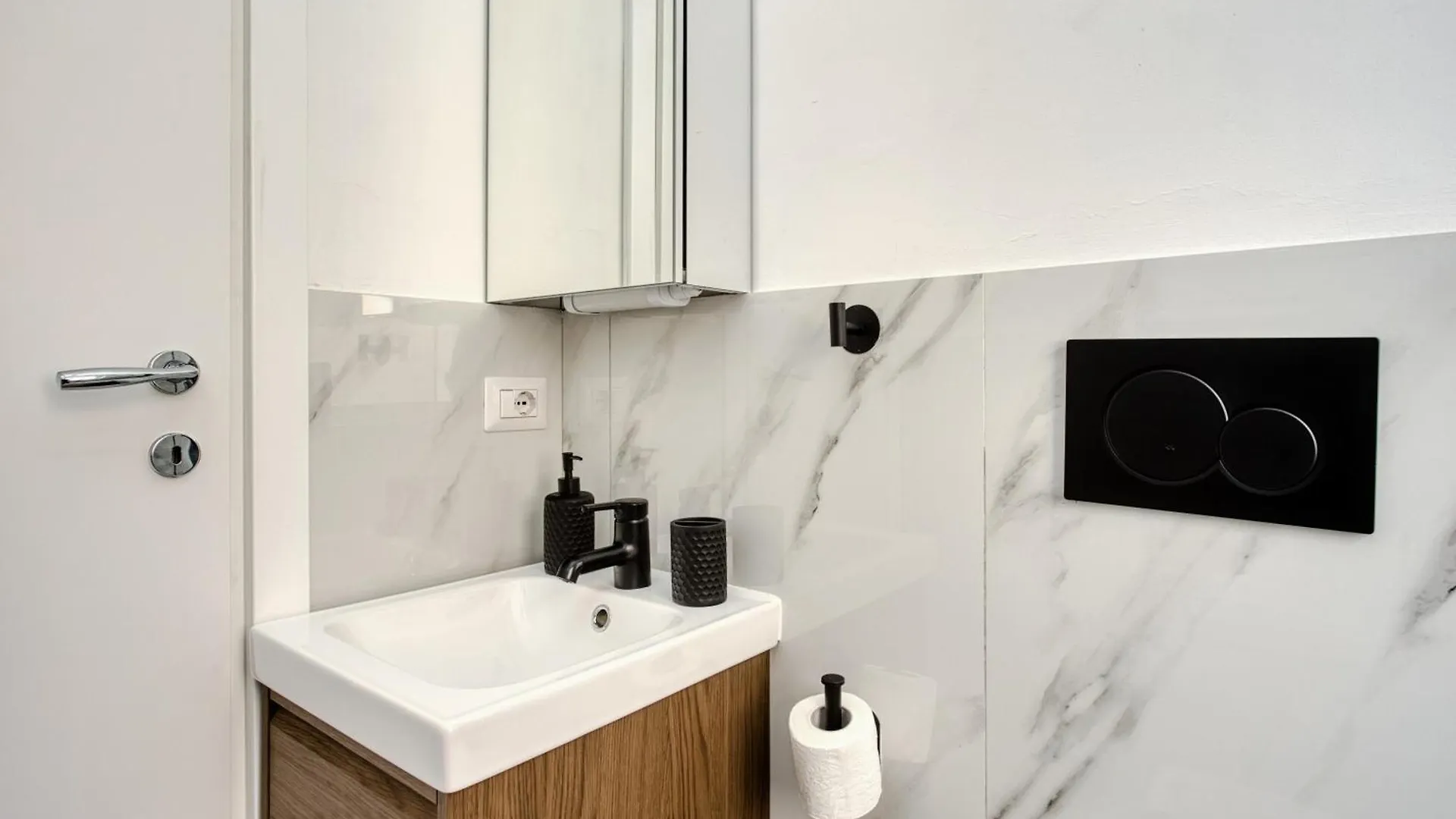 Joivy Elegant Double Studios Near Subway Station Milan 0*,  Italy