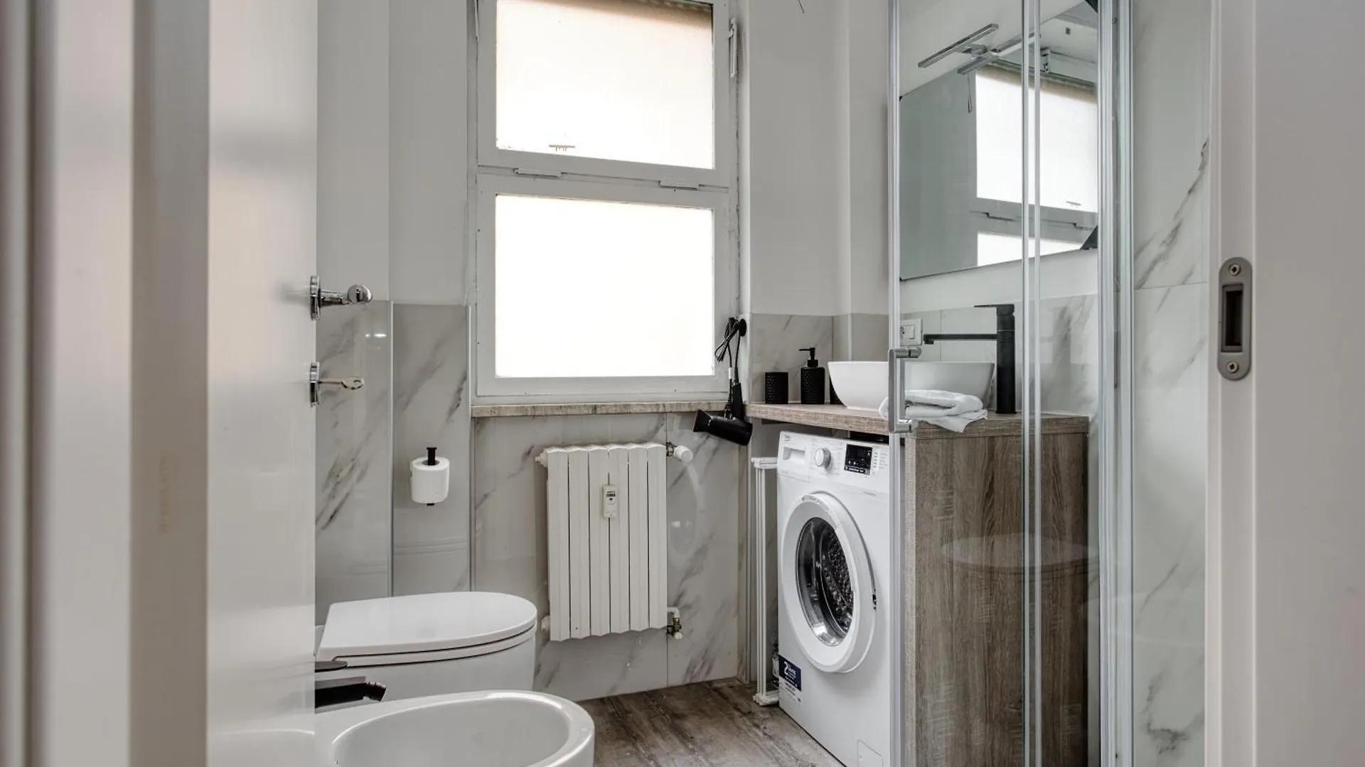 Joivy Elegant Double Studios Near Subway Station Milan Apartment