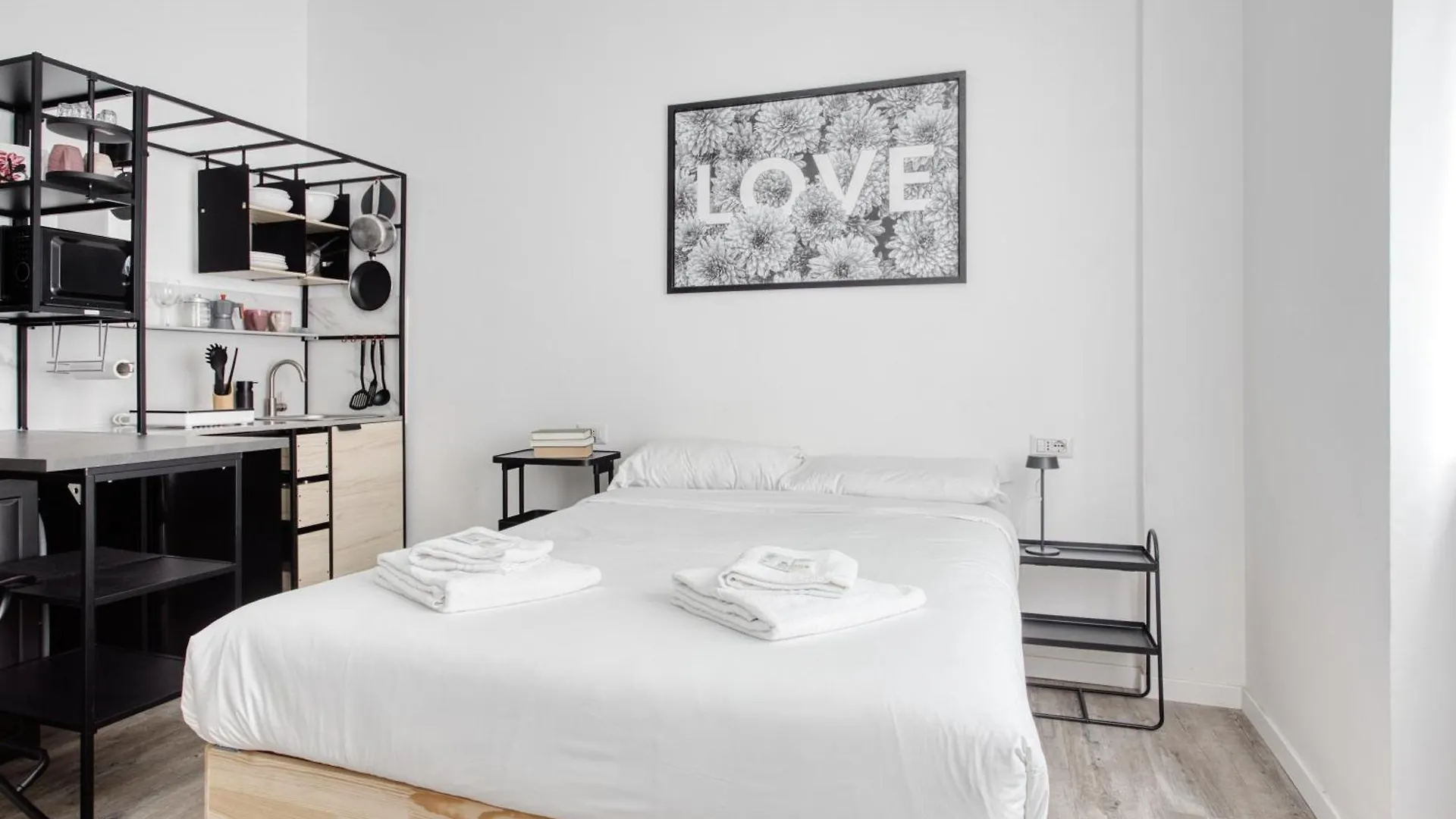 Joivy Elegant Double Studios Near Subway Station Milan Italy