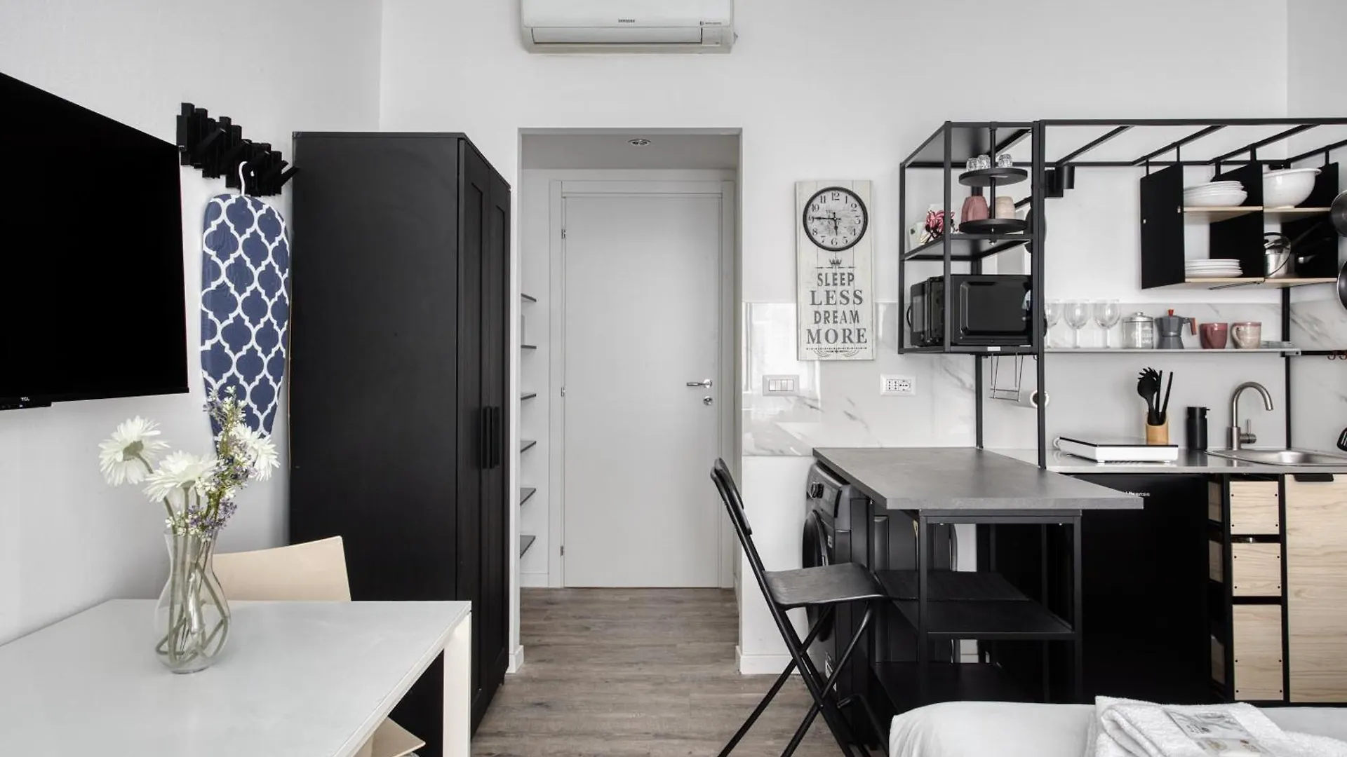Joivy Elegant Double Studios Near Subway Station Milan