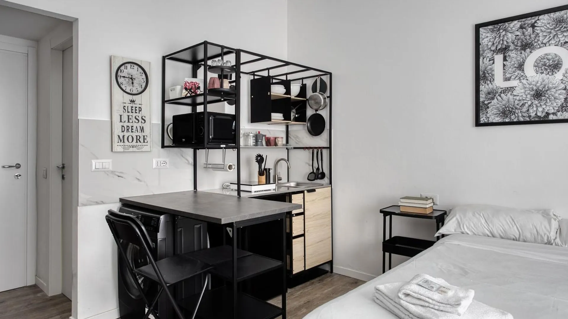 Joivy Elegant Double Studios Near Subway Station Milan
