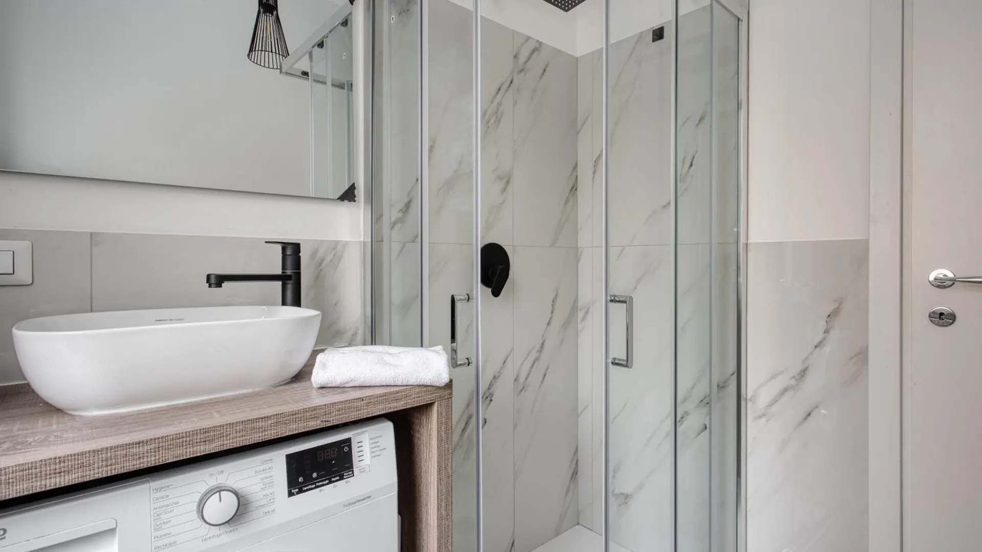 Apartment Joivy Elegant Double Studios Near Subway Station Milan Italy