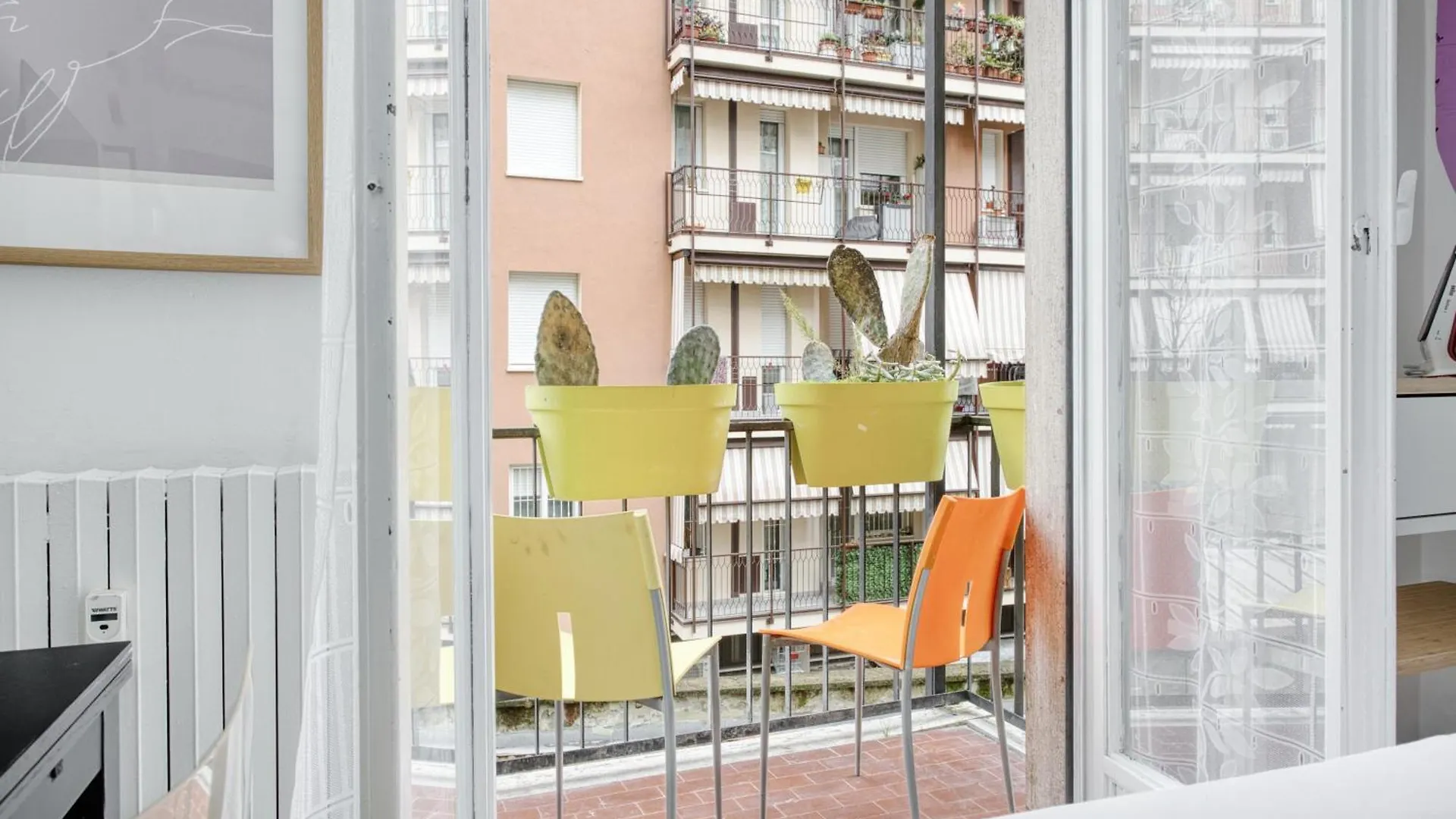 Apartment Joivy Elegant Double Studios Near Subway Station Milan