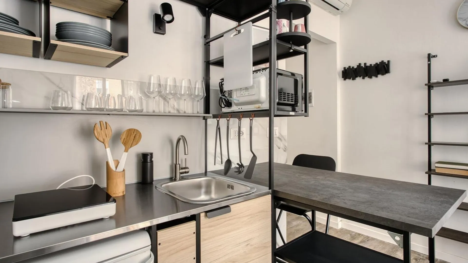 Joivy Elegant Double Studios Near Subway Station Milan 0*,  Italy